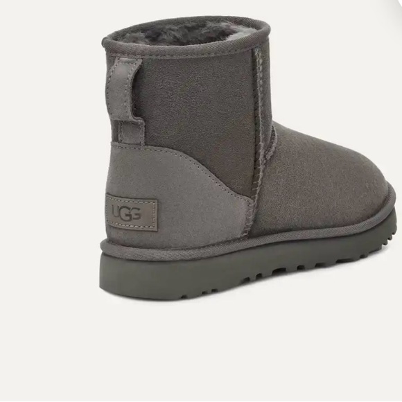 Womans Classic Mini II Ugg Boots - Picture 1 of 2